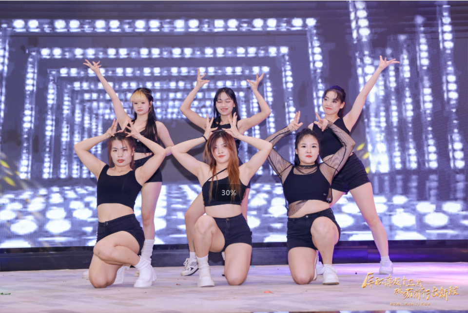 “厚积薄发十五载 砥砺前行启新程”深圳市尊龙凯时半导体有限公司十五周年庆典 “厚积薄发十五载 砥砺前行启新程”深圳市尊龙凯时半导体有限公司十五周年庆典